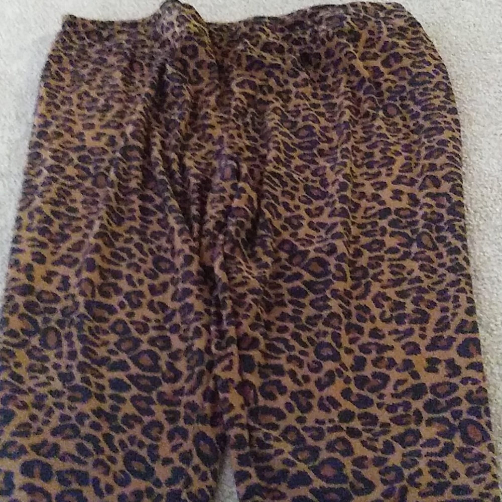Leopard print leggings